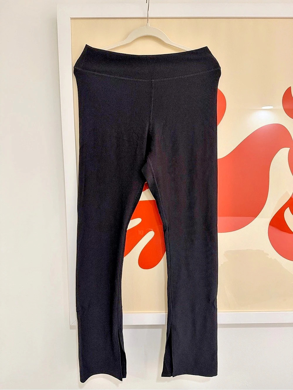Old Navy - Dry fit Ribbed Slit Hem Leggings in Black Size Large Like New